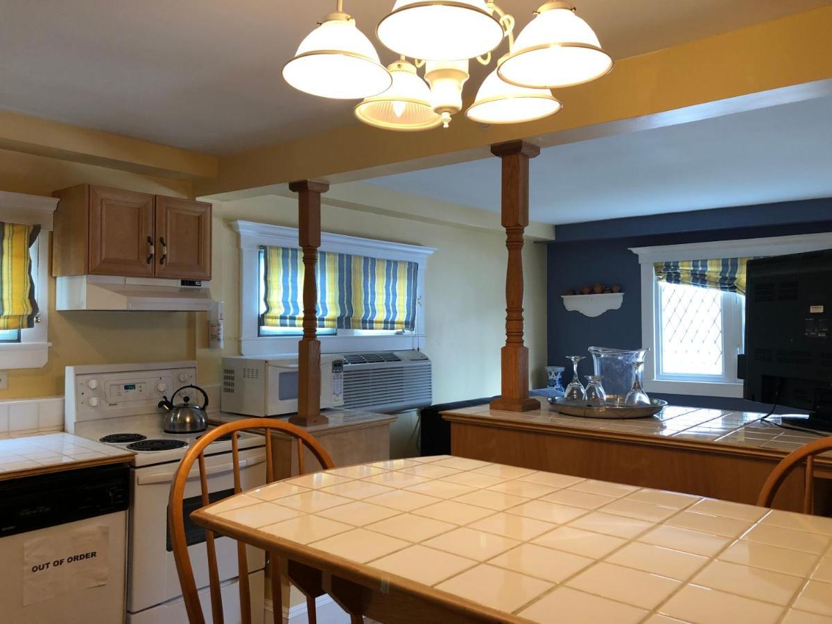 Leaside Manor Bed & Breakfast 4*