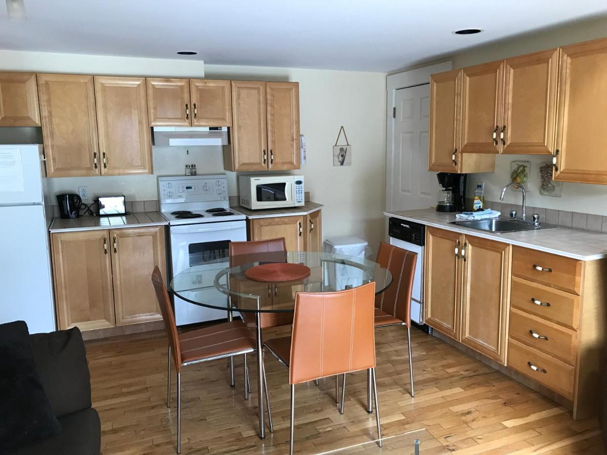 Leaside Manor Bed & Breakfast