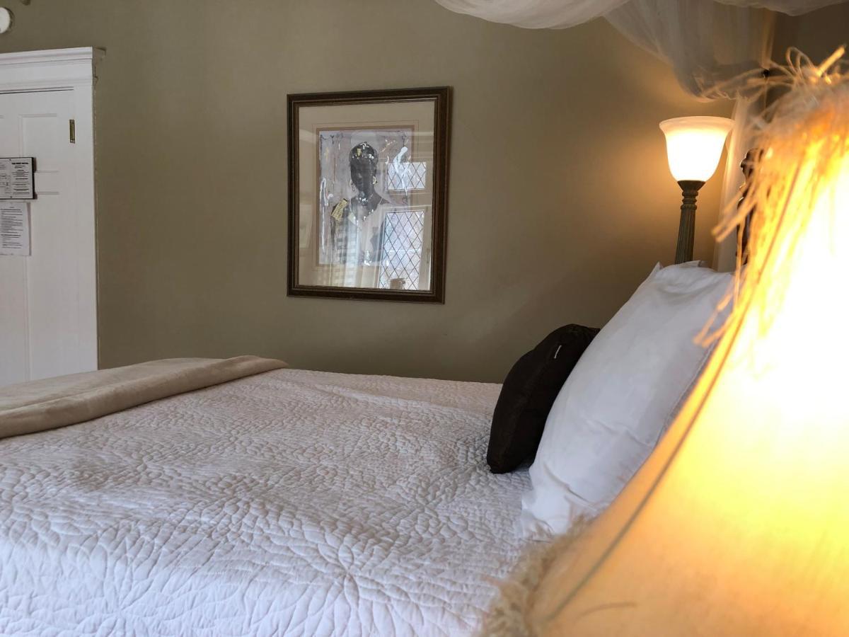 Leaside Manor Bed & Breakfast 4*